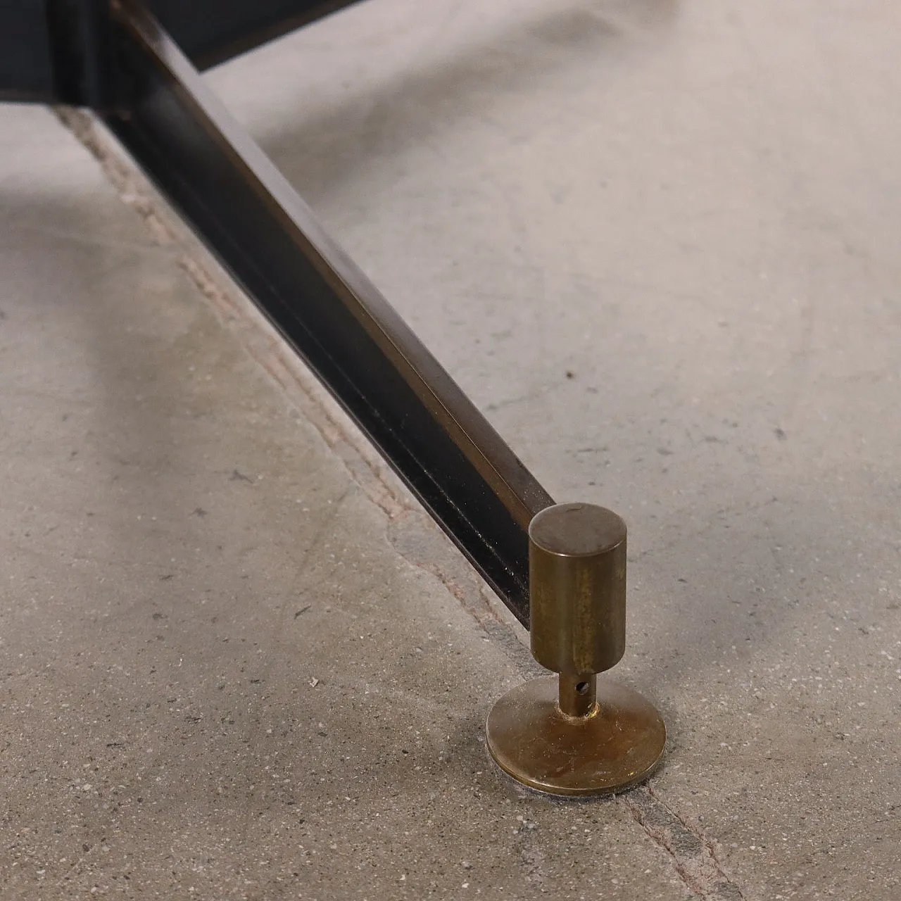 Round table with wooden top and metal base, 1960s 7
