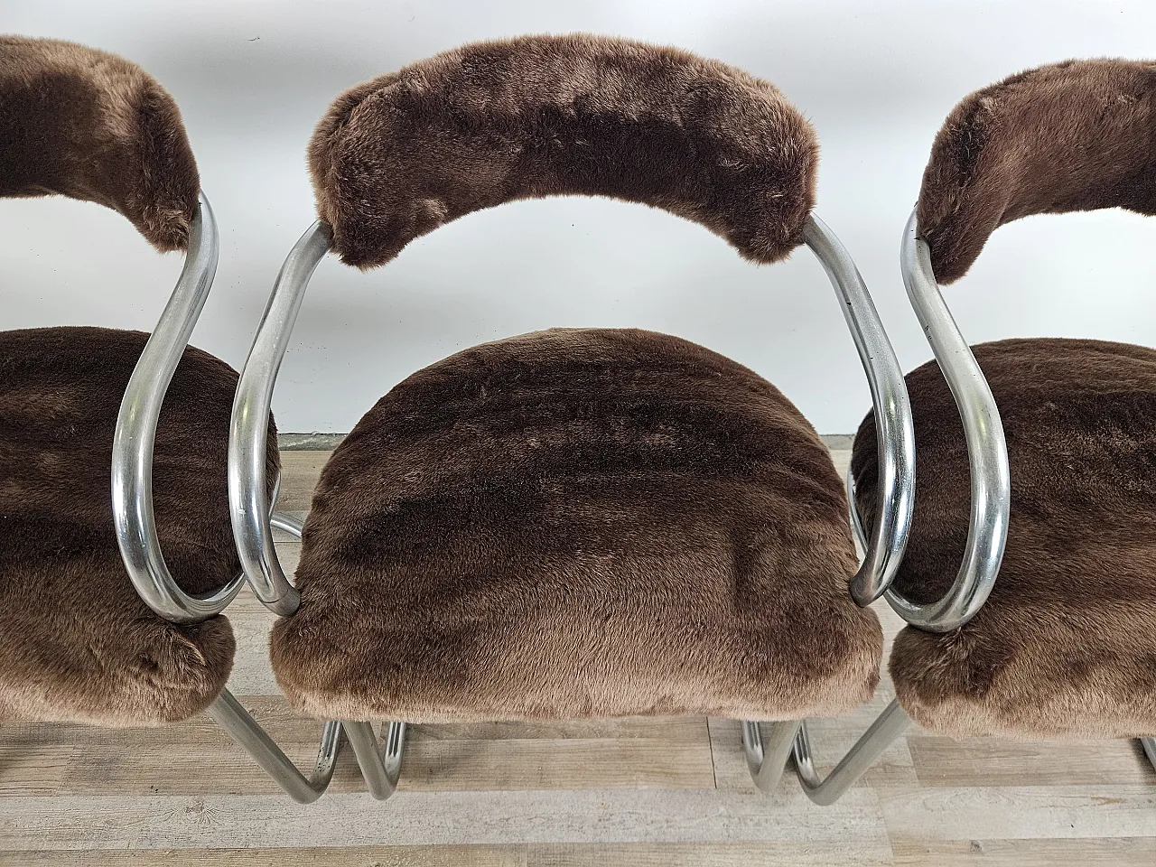 4 sedie in metallo tubolare e pelo marrone, anni '70 9