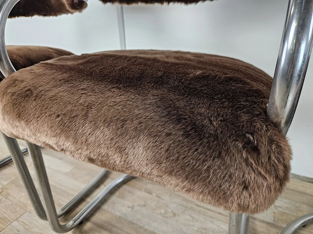 4 sedie in metallo tubolare e pelo marrone, anni '70 10