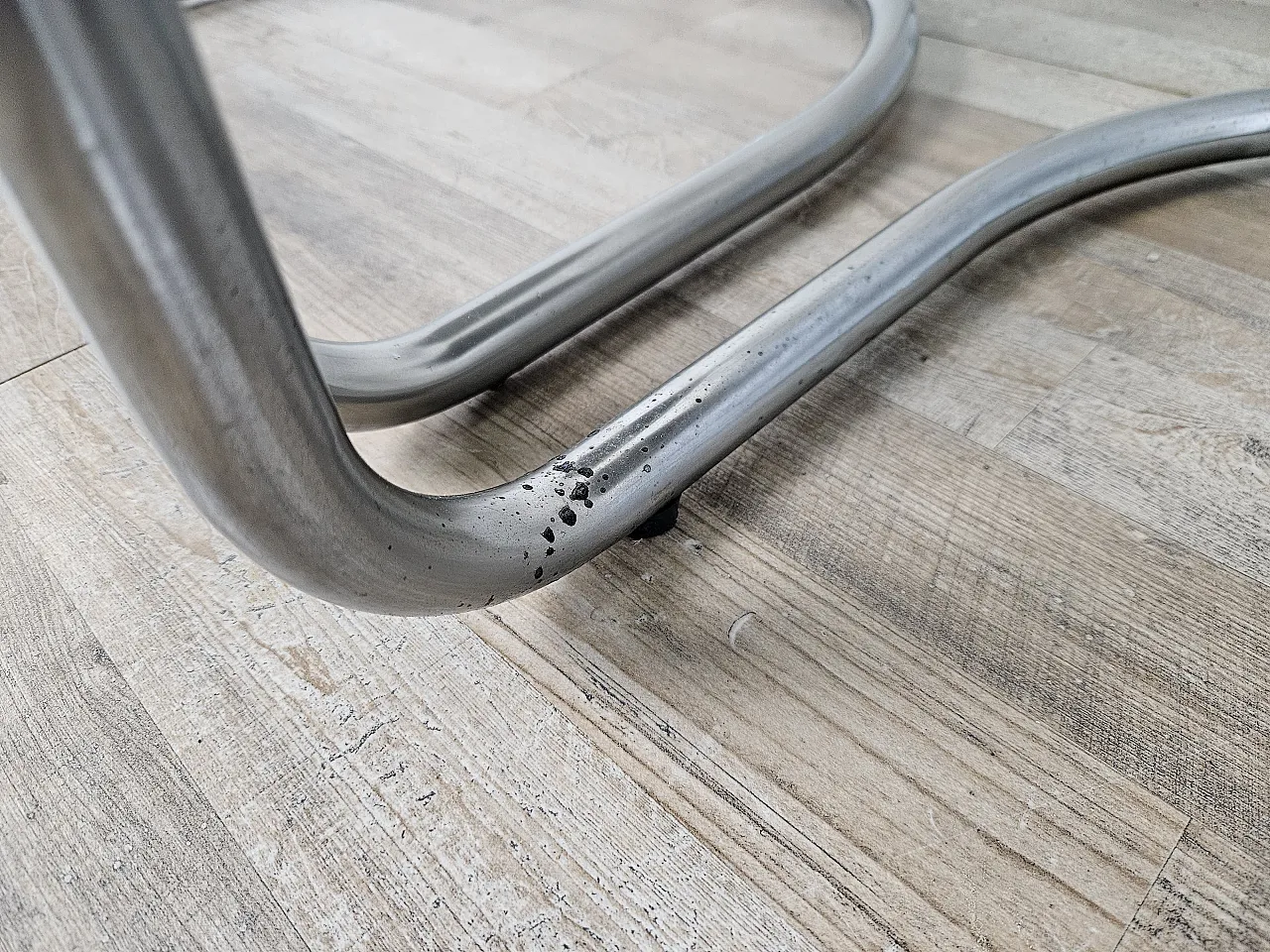 4 sedie in metallo tubolare e pelo marrone, anni '70 15