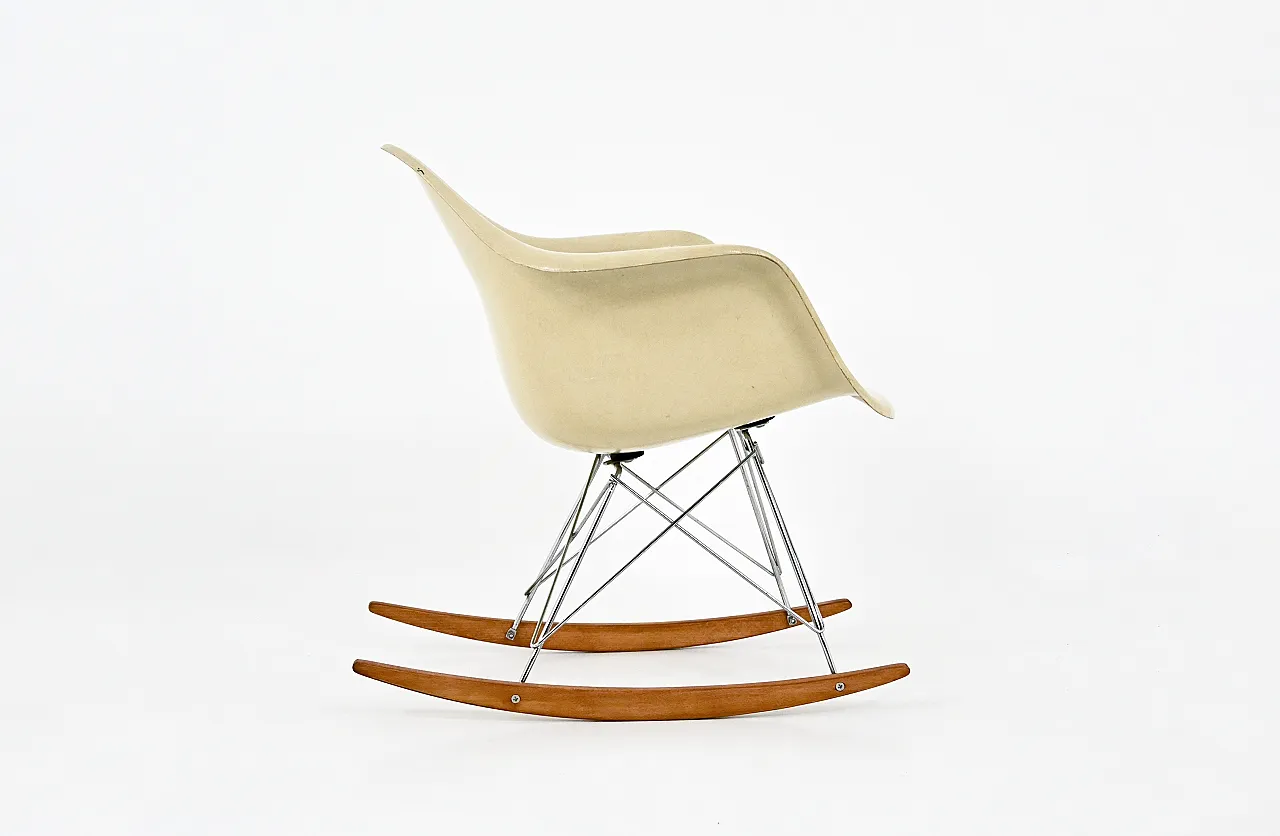 Sedia a dondolo RAR di Charles & Ray Eames per Herman Miller, anni '60 4