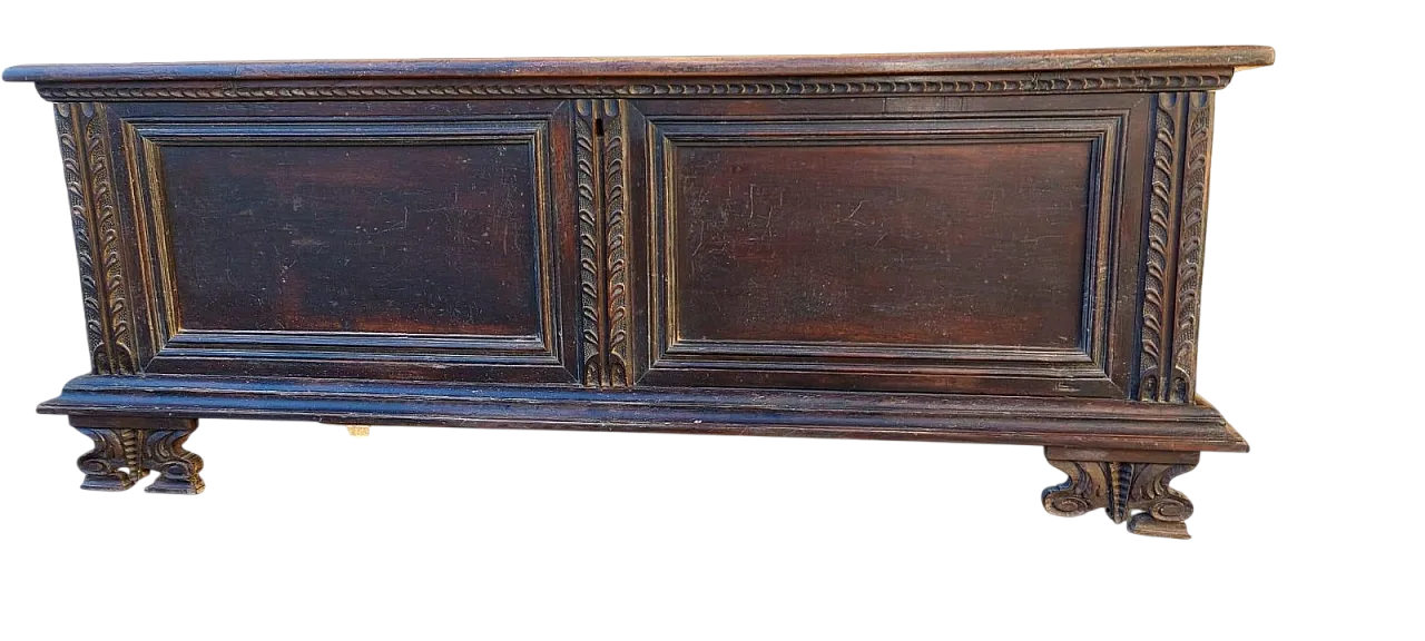Carved walnut wood chest, 17th century 12