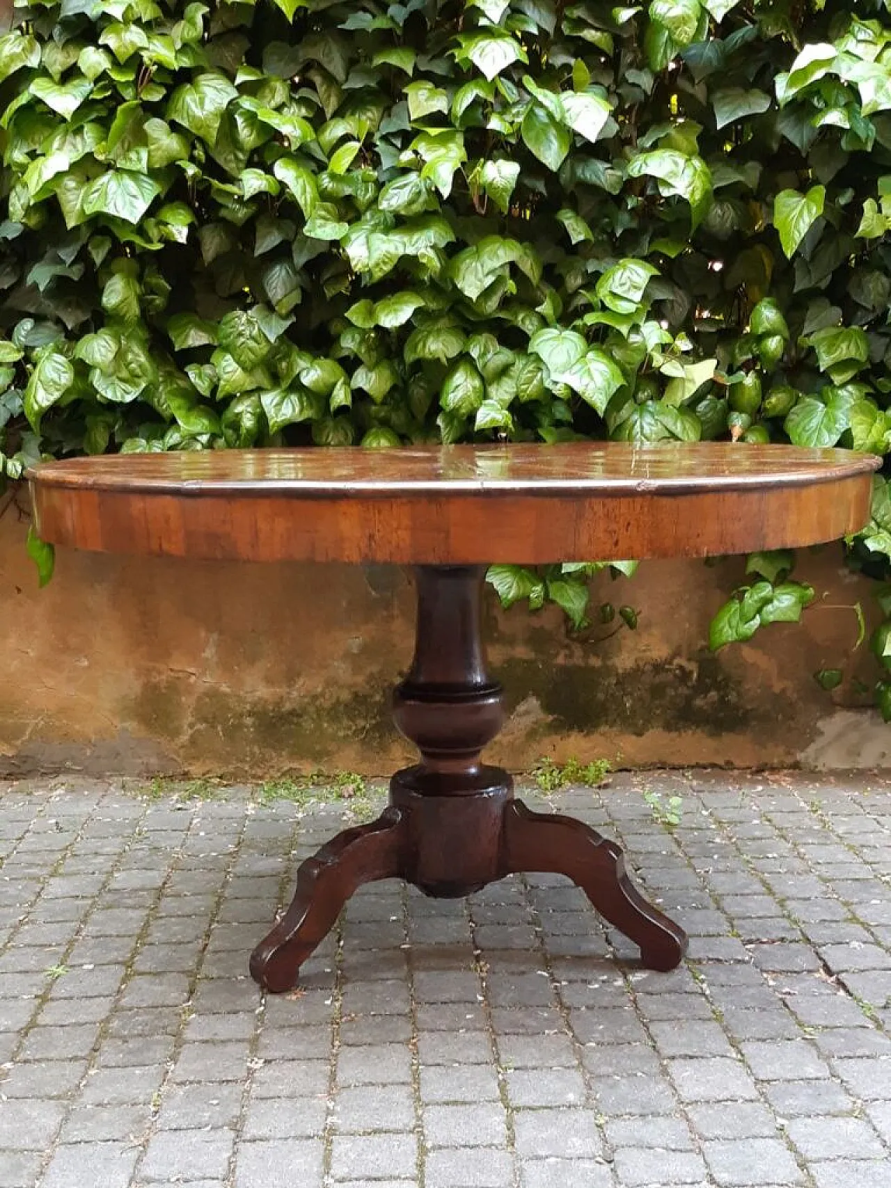 Tavolo tondo emiliano lastronato a spicchi, '800 2