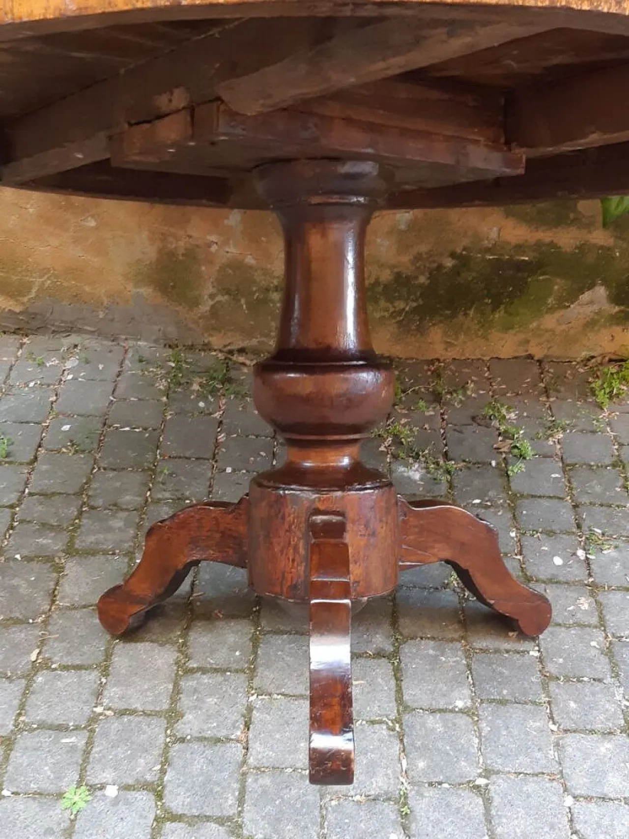 Tavolo tondo emiliano lastronato a spicchi, '800 4