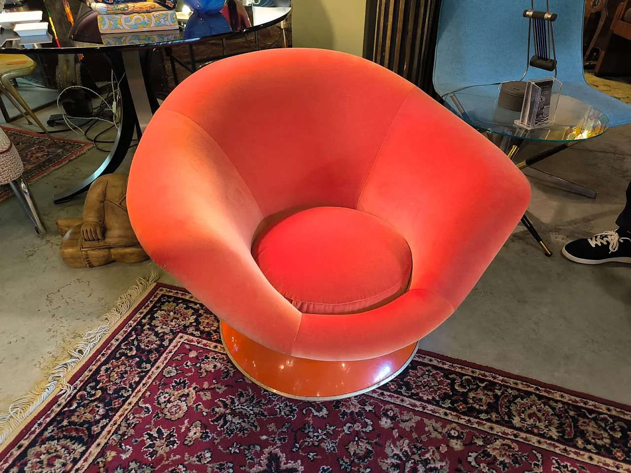 Round orange armchair, 1970s 7