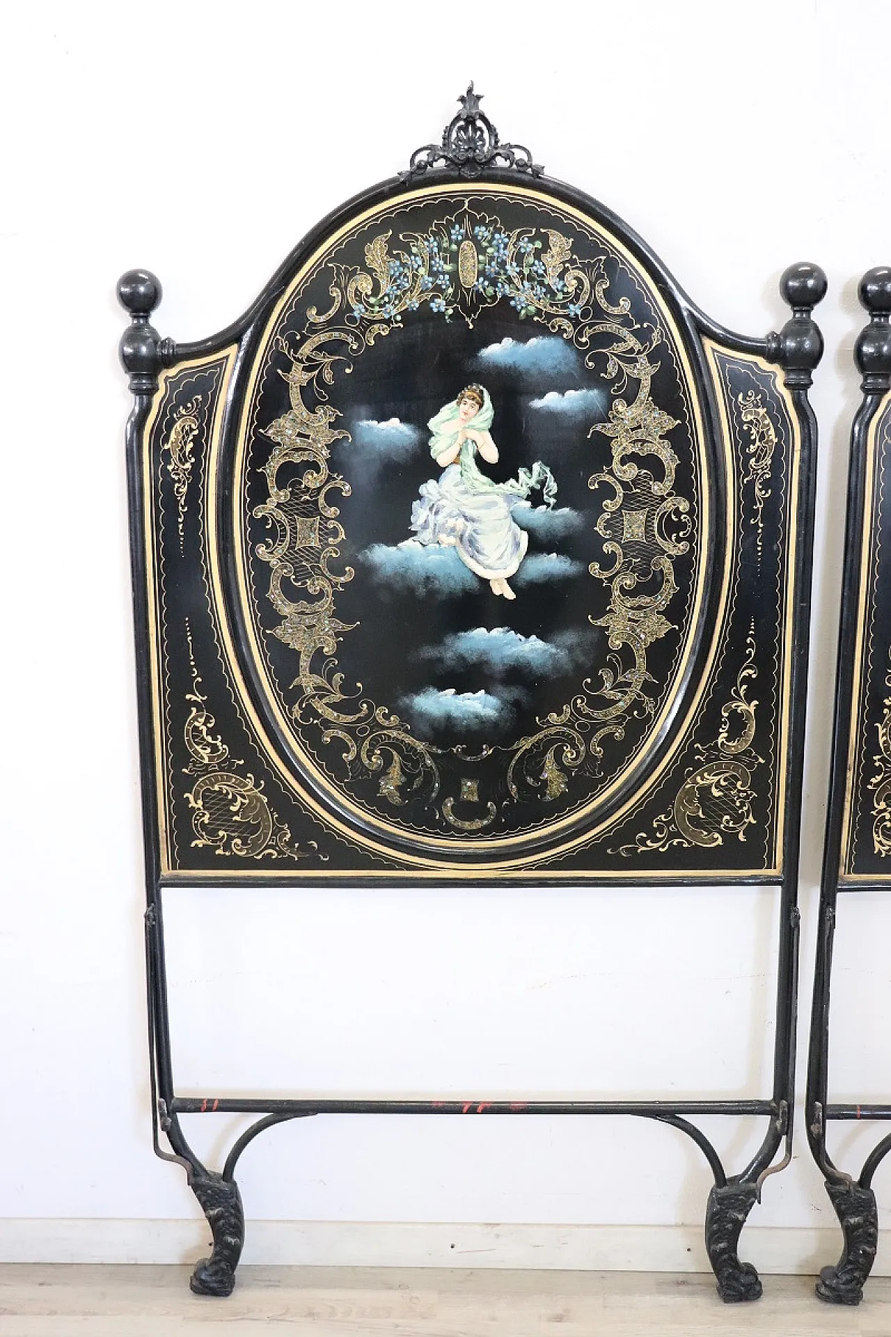 Pair of single beds in painted iron from the early 1900s 2