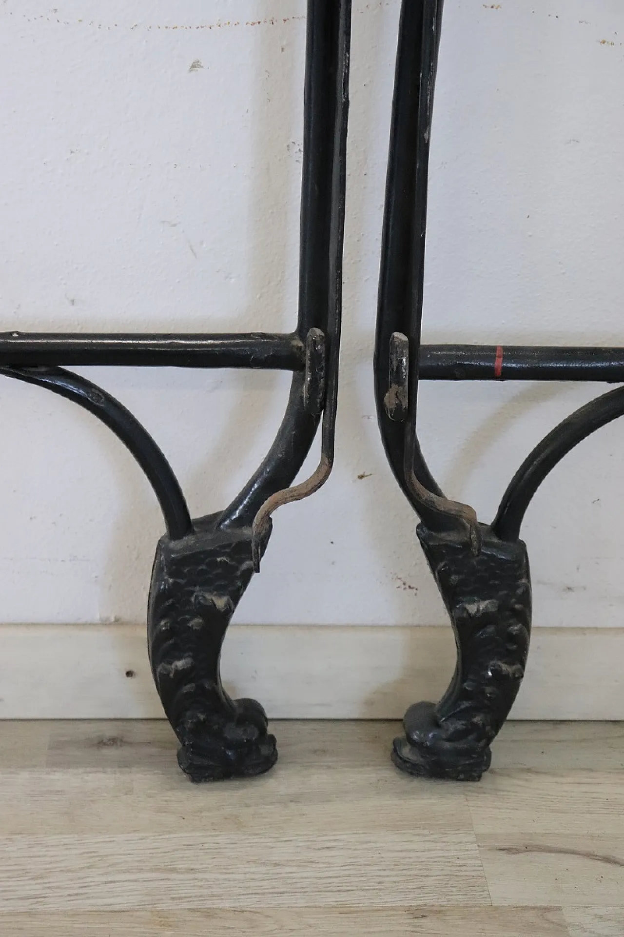 Pair of single beds in painted iron from the early 1900s 5