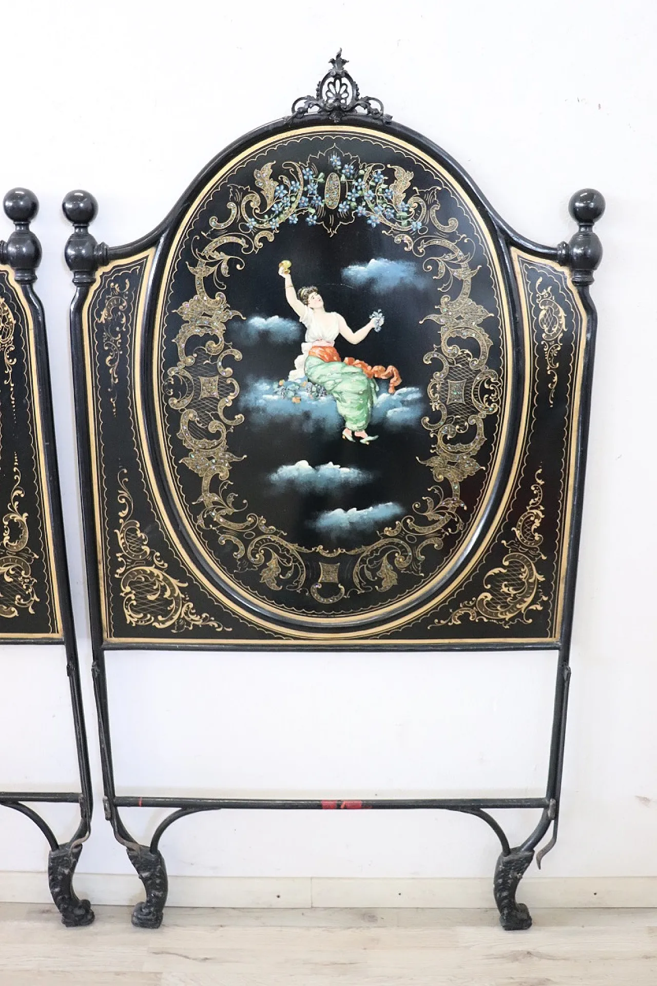 Pair of single beds in painted iron from the early 1900s 6