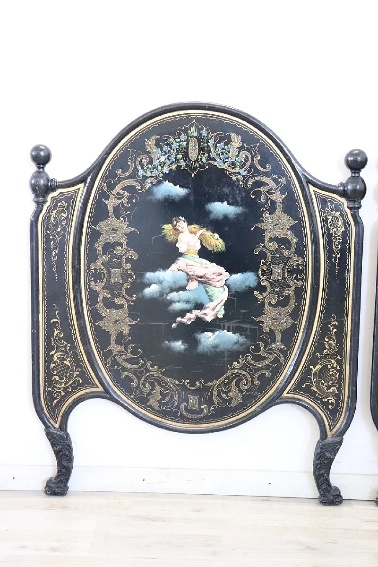 Pair of single beds in painted iron from the early 1900s 11