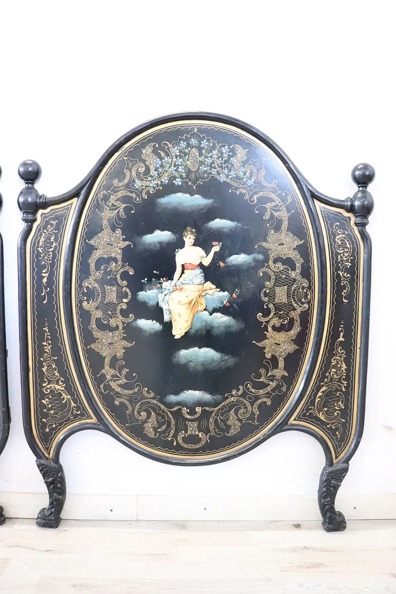 Pair of single beds in painted iron from the early 1900s 14