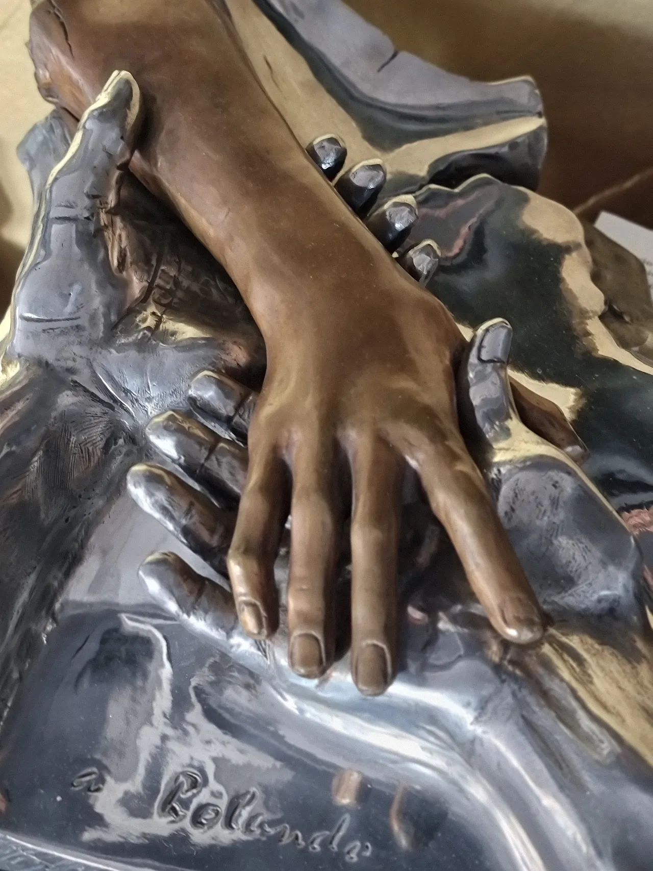 Basso rilievo in bronzo argentato firmato, anni '90 5