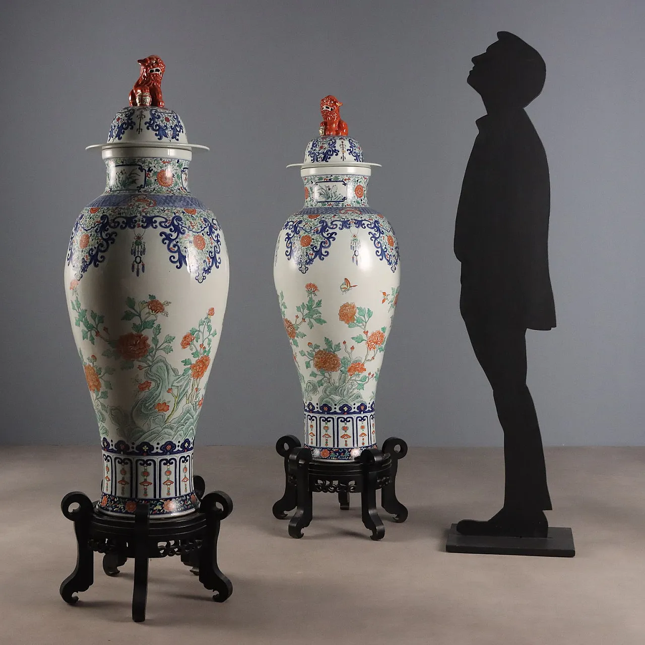 Coppia di vasi a balaustro con coperchio, '900 2