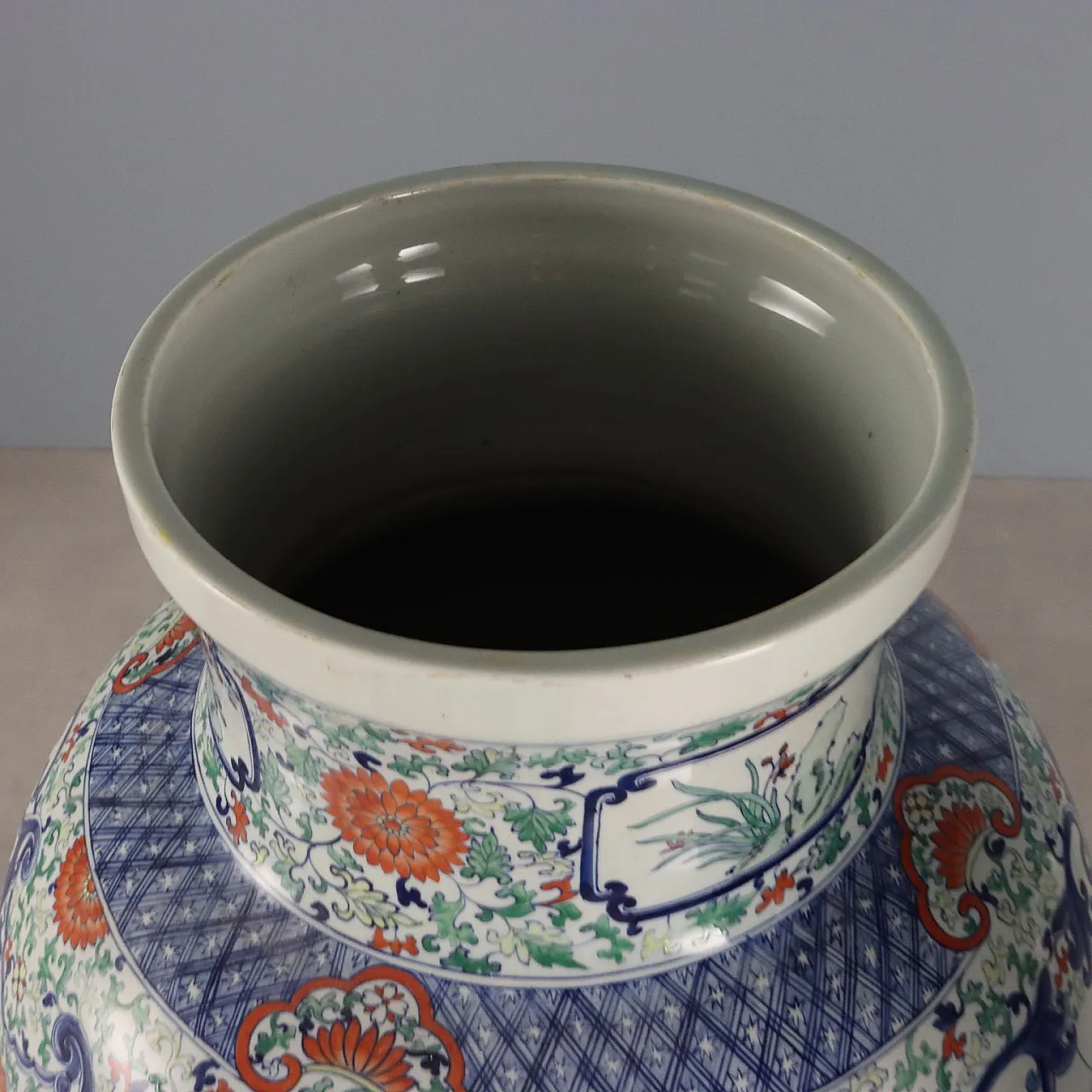 Coppia di vasi a balaustro con coperchio, '900 5