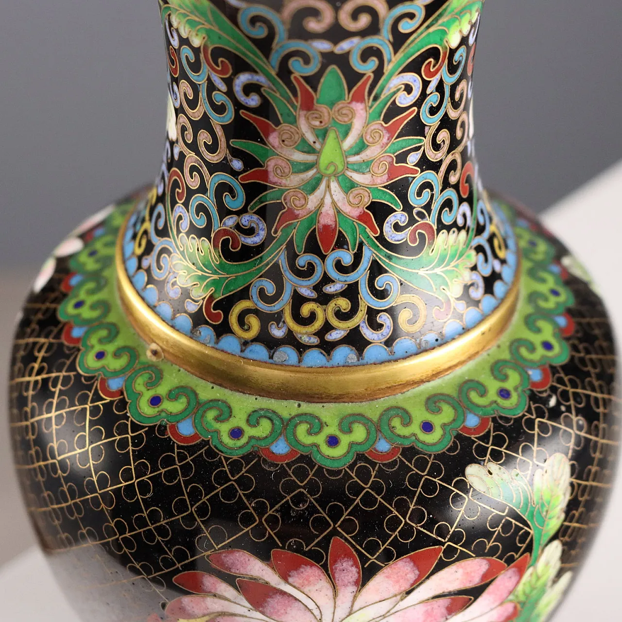 Coppia di vasi cloisonné decorati, '900 4