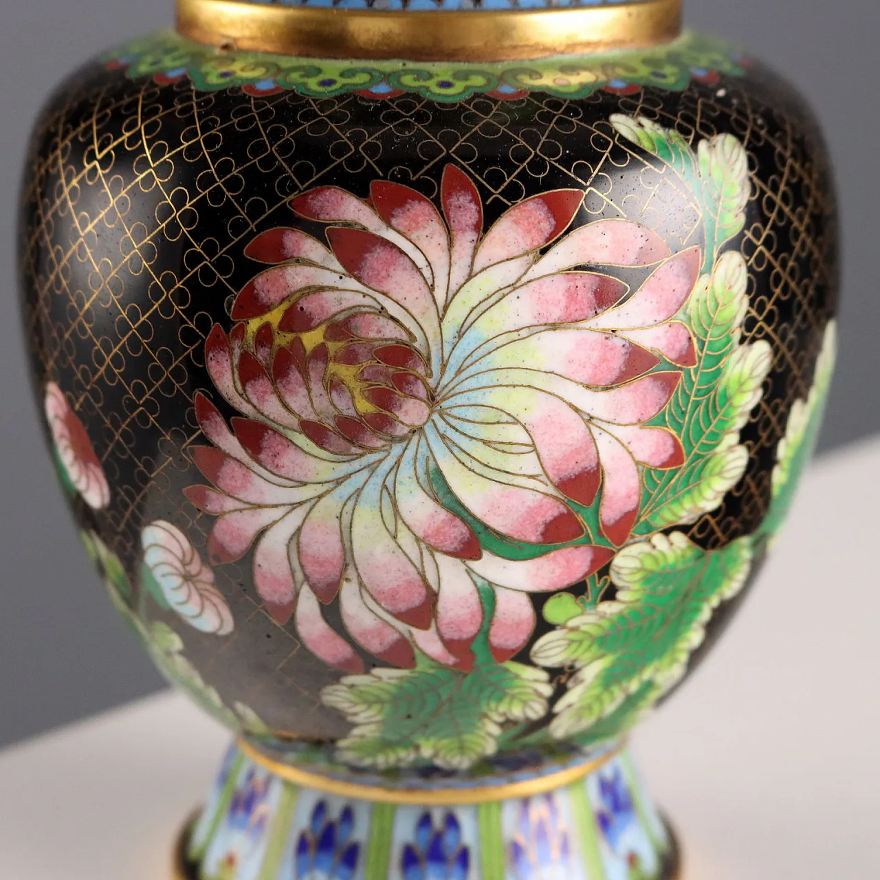 Coppia di vasi cloisonné decorati, '900 5