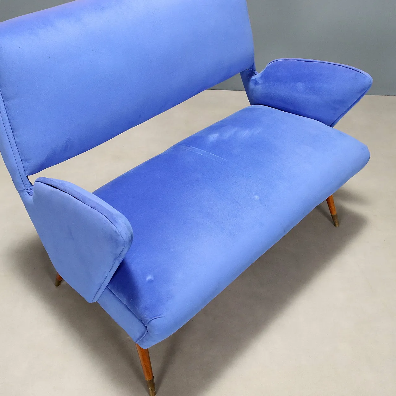 Divano a due posti in velluto con braccioli, '900 7