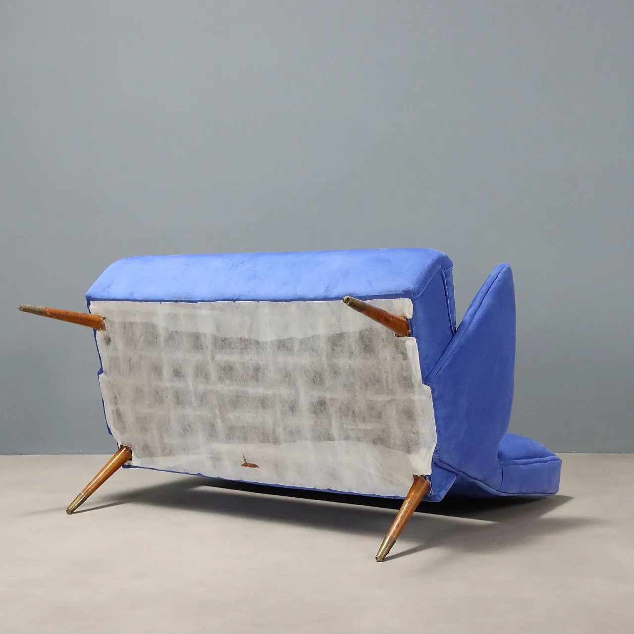 Divano a due posti in velluto con braccioli, '900 9