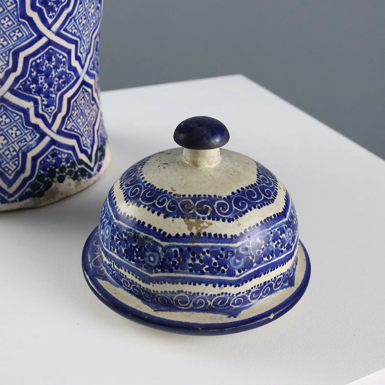 Vase in majolica-threated ceramic geometric, 20th century 4