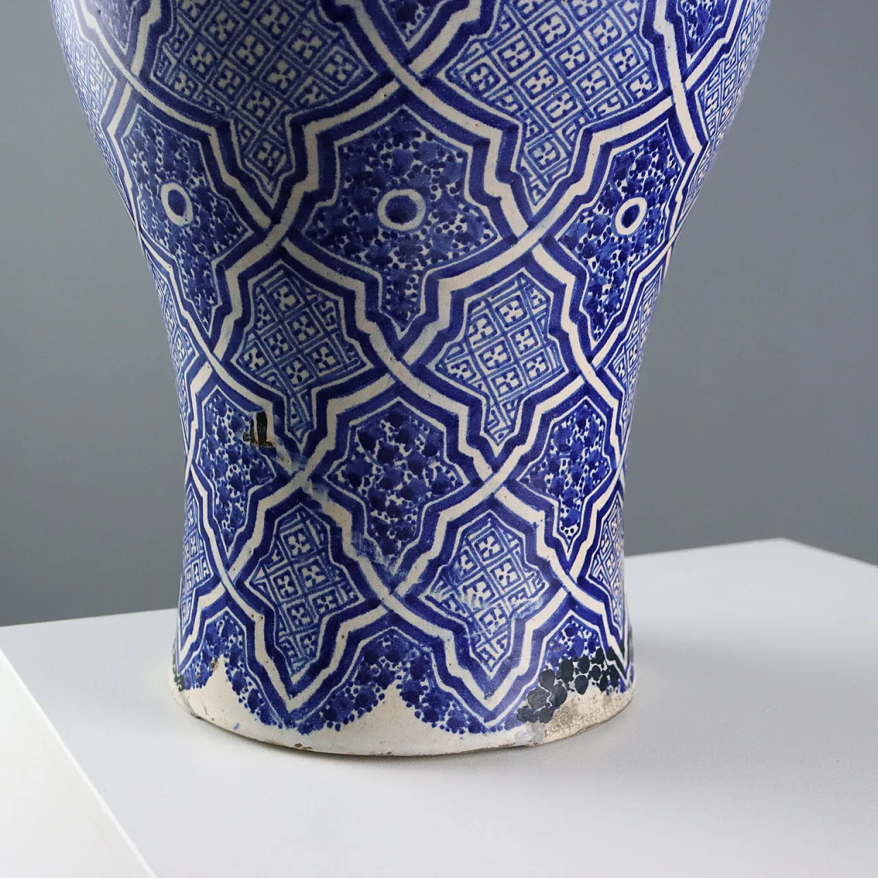 Vase in majolica-threated ceramic geometric, 20th century 5