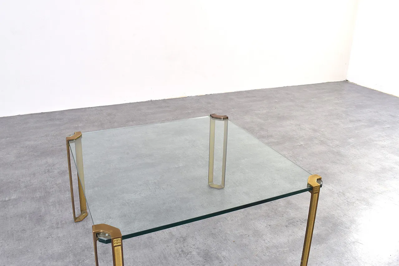 Tavolino Hollywood Regency in ottone e vetro di Peter Ghyczy, anni '70 7