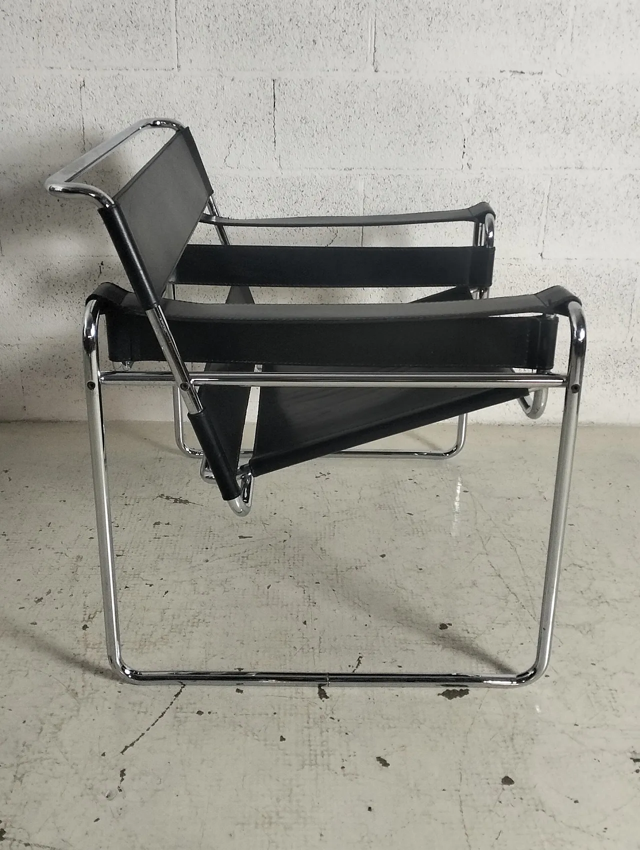 Poltrona Wassily  di M.Breuer per Gavina, anni 60s 8