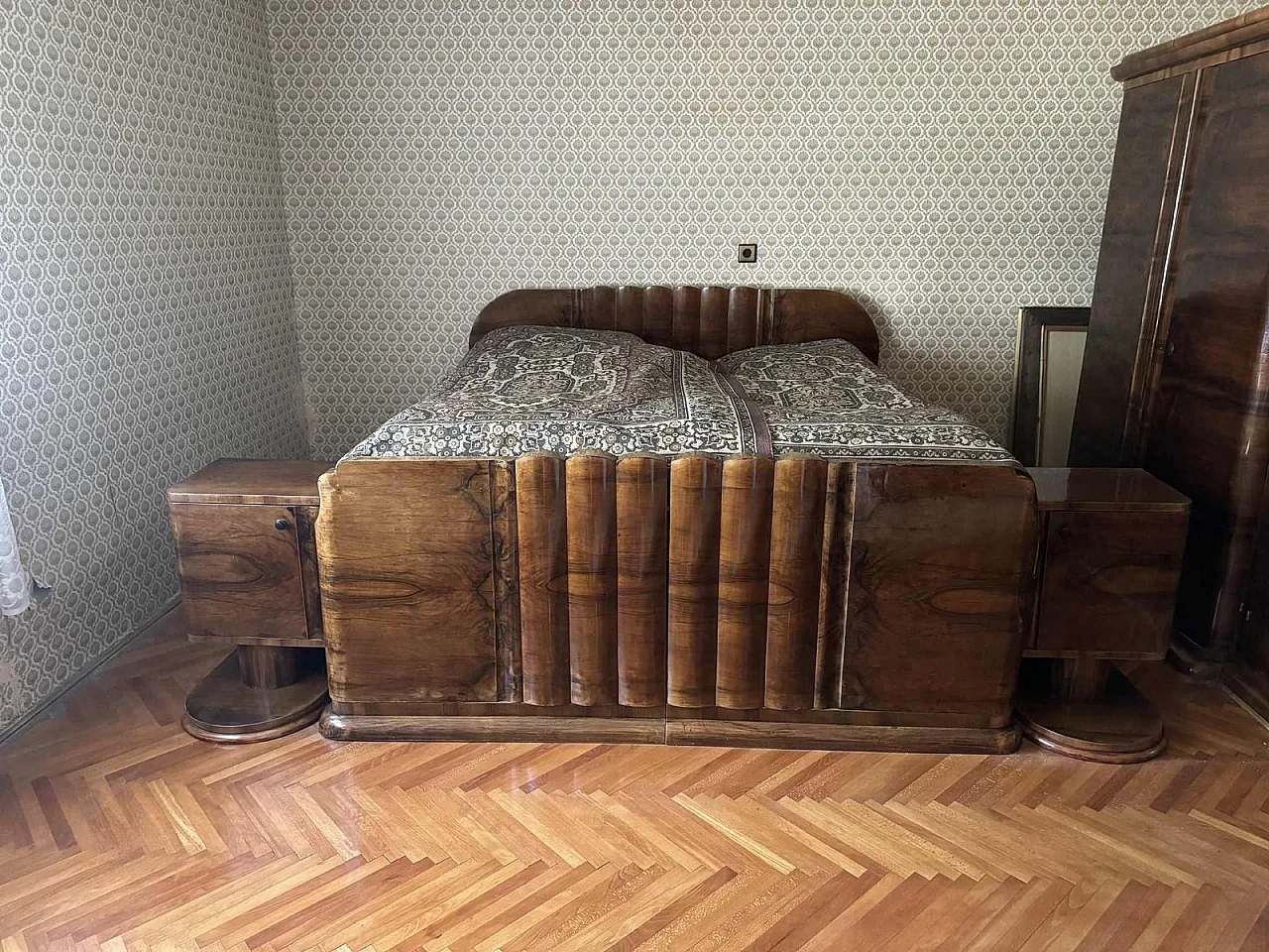 Camera da letto Art Déco impiallacciata in noce, anni '30 2