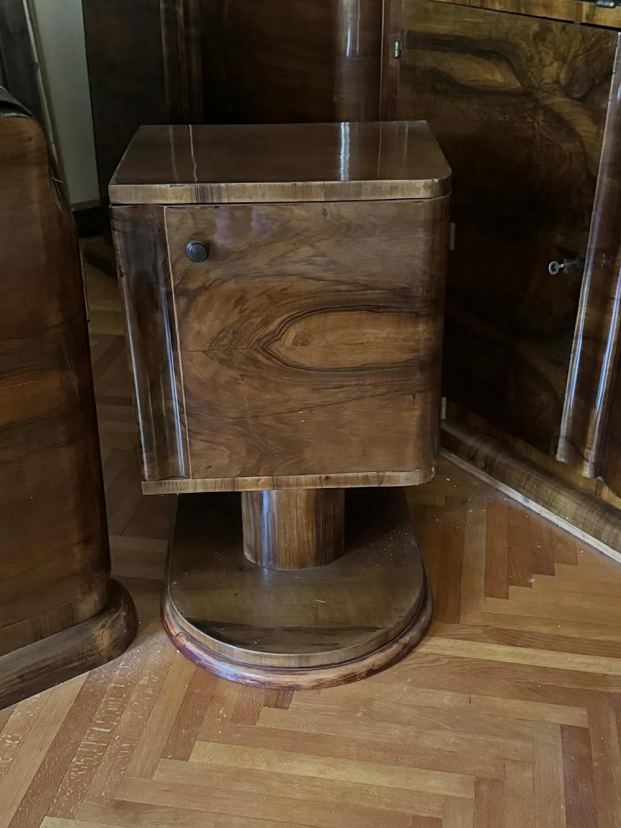 Camera da letto Art Déco impiallacciata in noce, anni '30 5