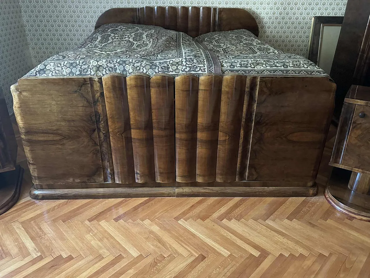 Camera da letto Art Déco impiallacciata in noce, anni '30 6