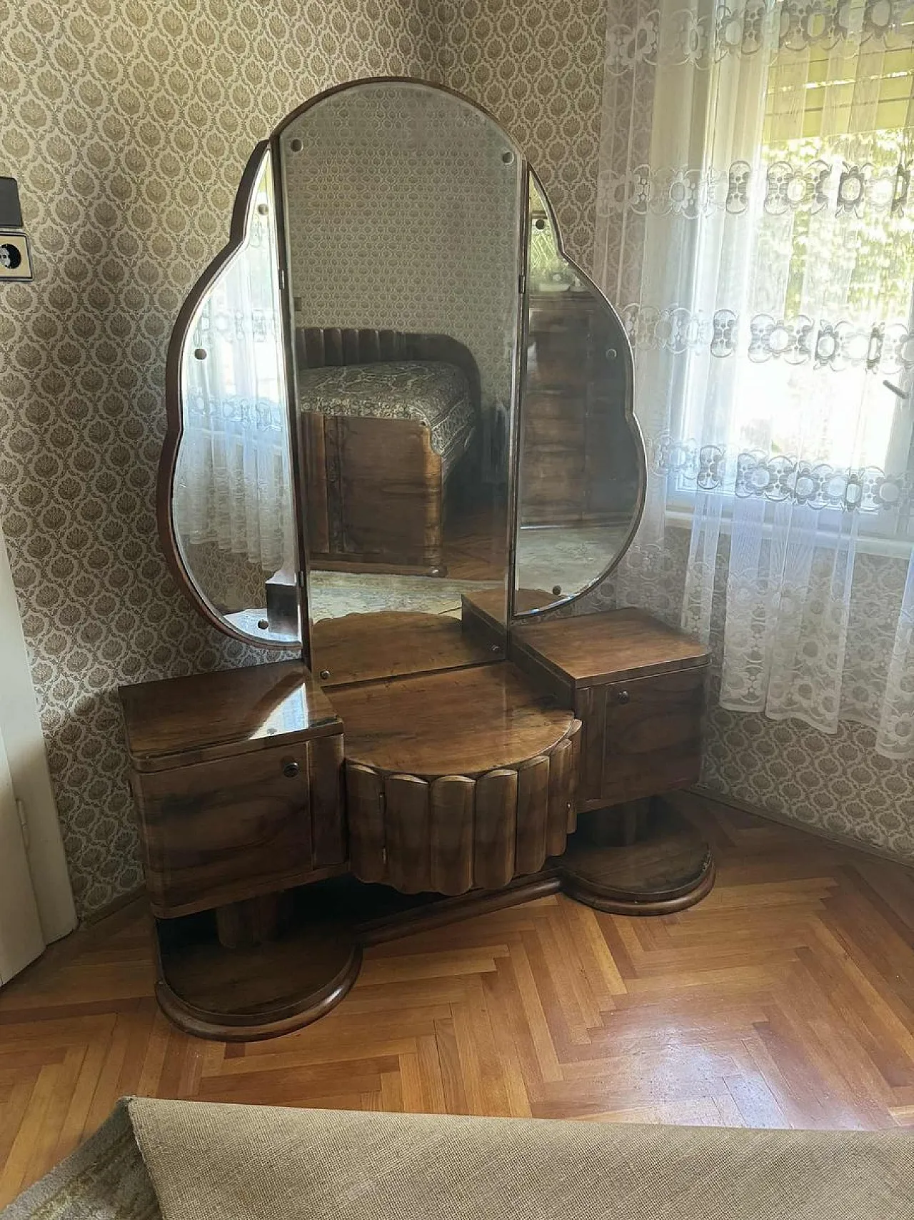 Tavolo da toeletta Art Déco in noce con specchio trittico, anni '30 1