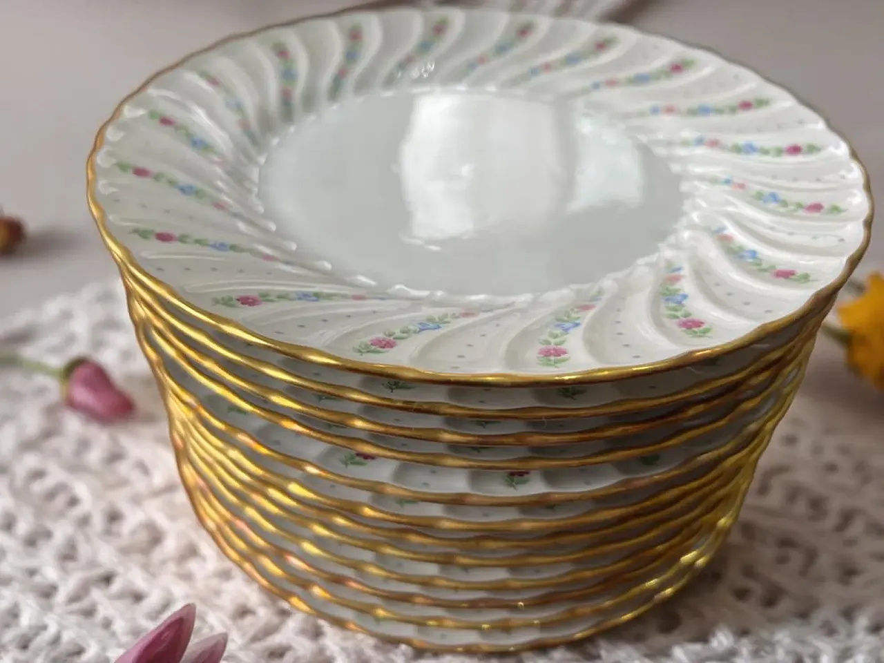 Richard Ginori porcelain tableware set with golden border, 1990s 2
