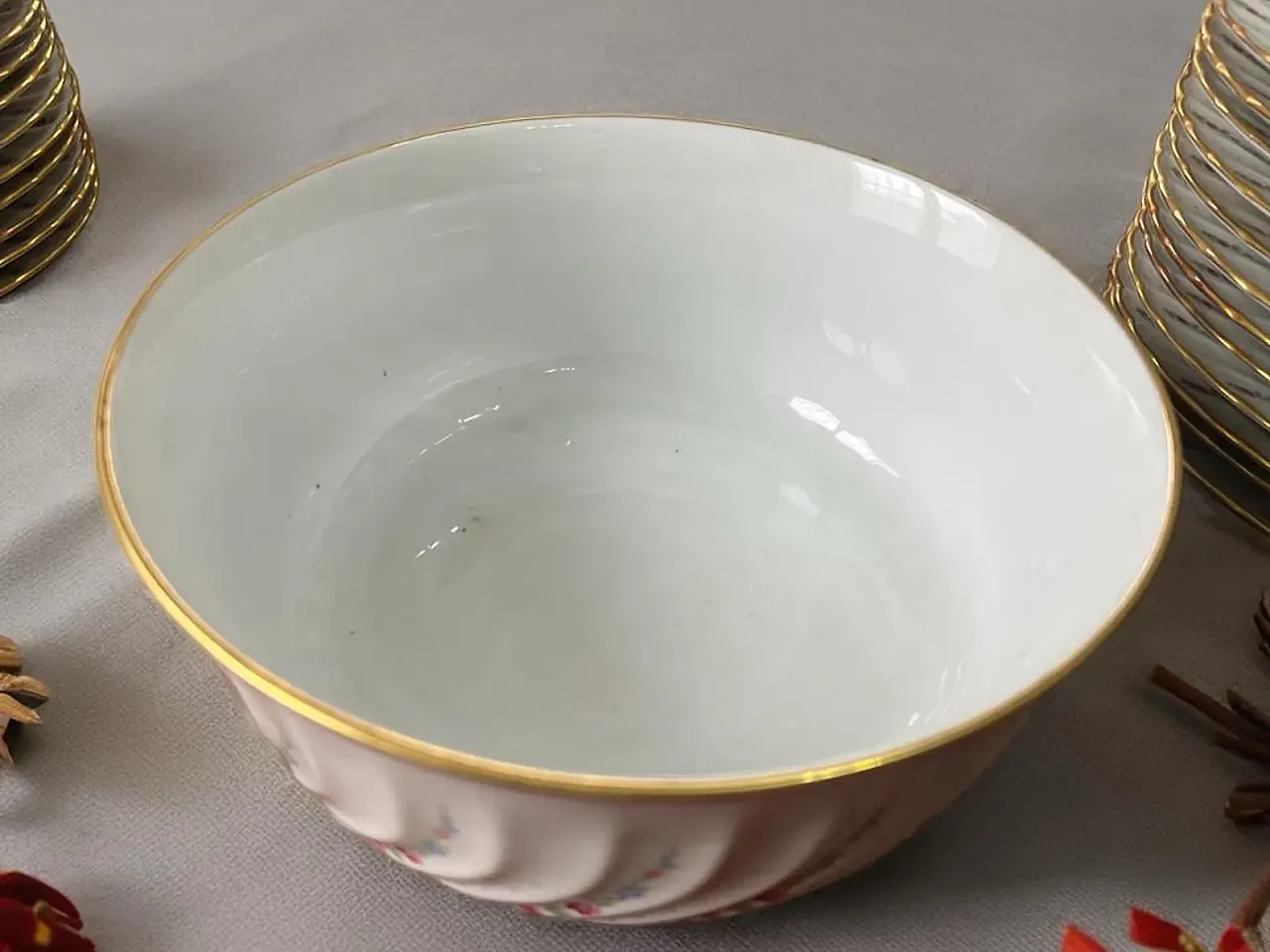 Richard Ginori porcelain tableware set with golden border, 1990s 4