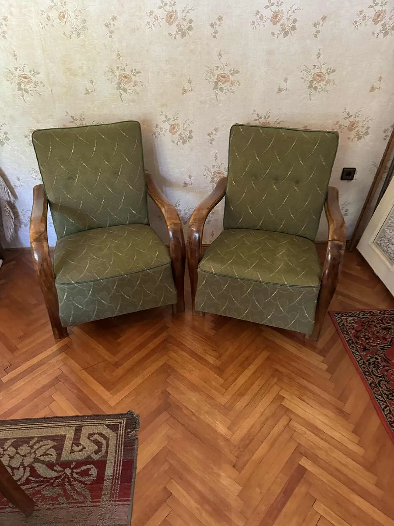 Pair of Art Deco lounge chairs with curved wooden arms, 1930s 5