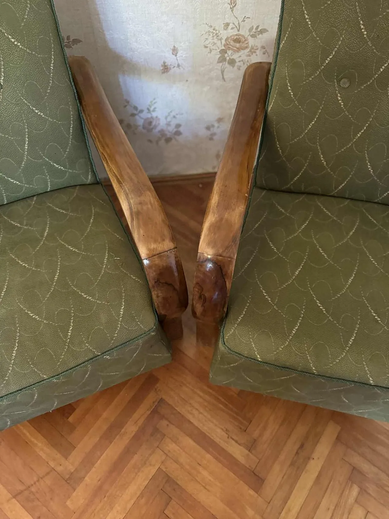 Pair of Art Deco lounge chairs with curved wooden arms, 1930s 6