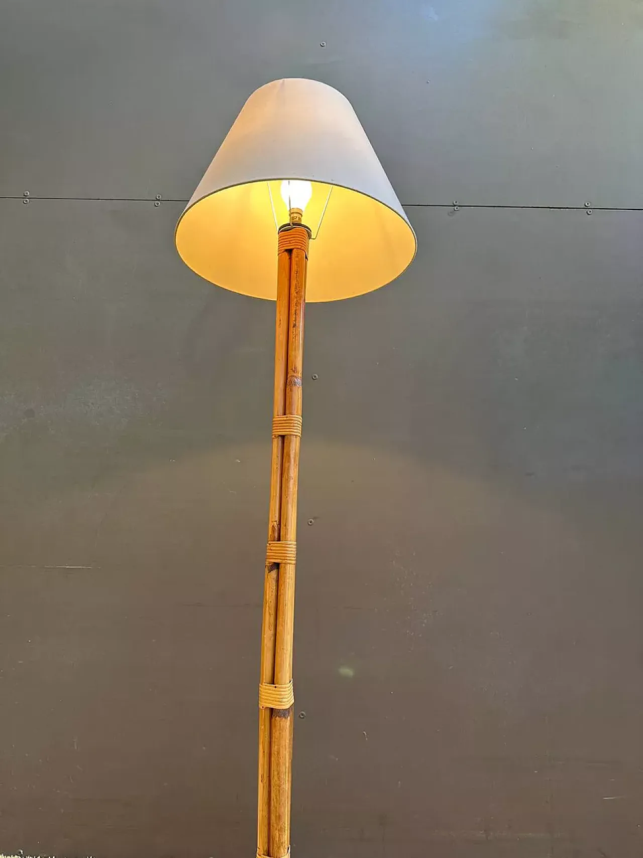Floor lamp with rattan tripod, 1970s 7