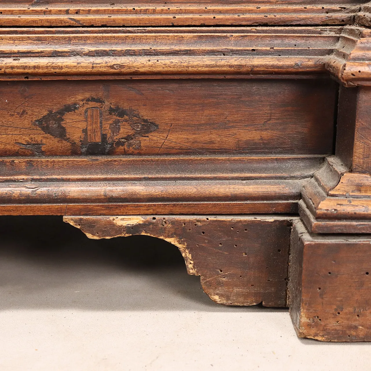 Comodino barocco in noce e pioppio, '700 8