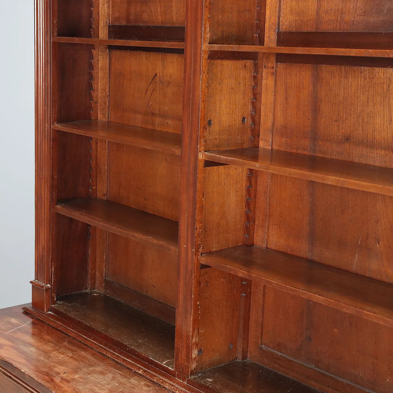 Victorian bookcase in mahogany with carvings, 19th century 6