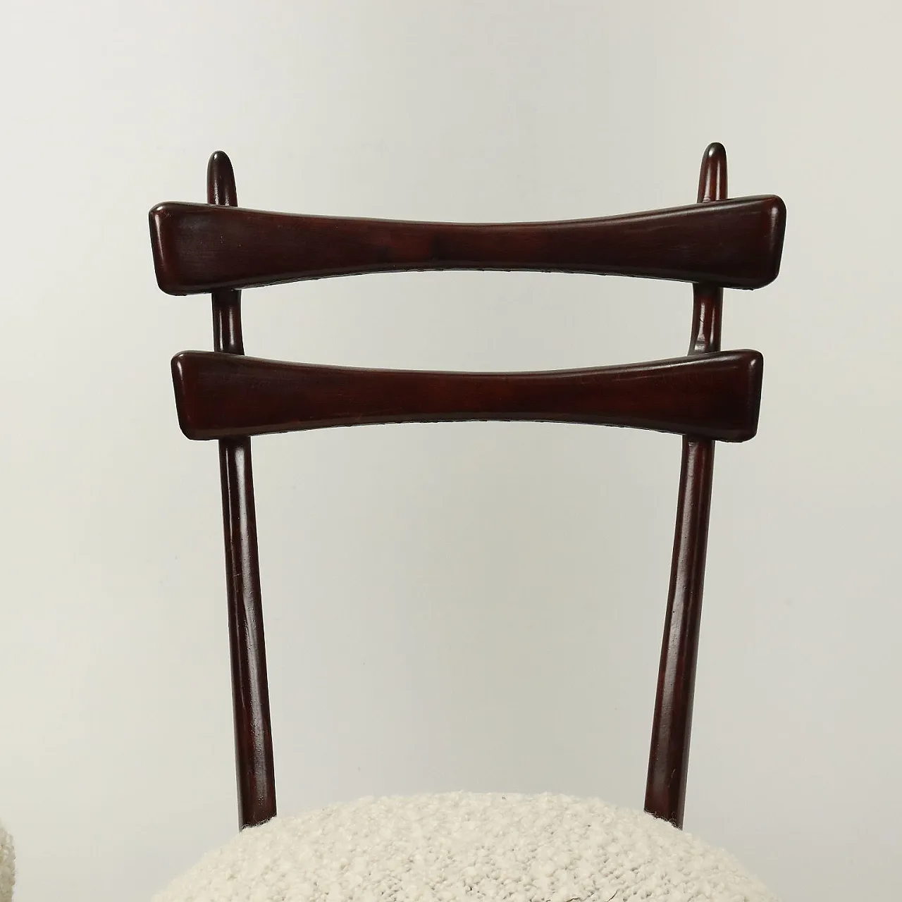 6 Sedie in faggio tinto con seduta in boucle nuova,  Anni '50 5