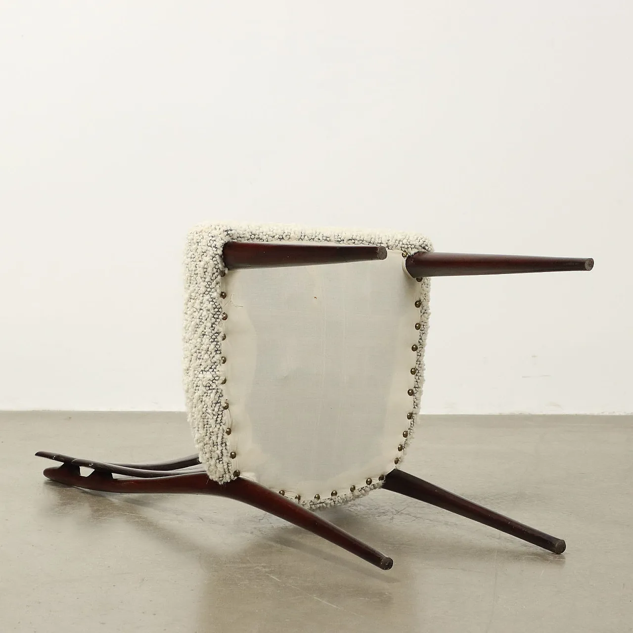 6 Sedie in faggio tinto con seduta in boucle nuova,  Anni '50 9