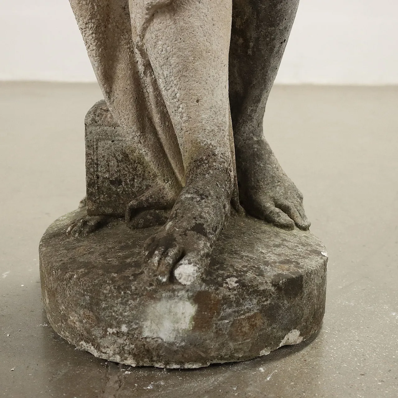 Scultura da giardino di Venere Italica in graniglia 7