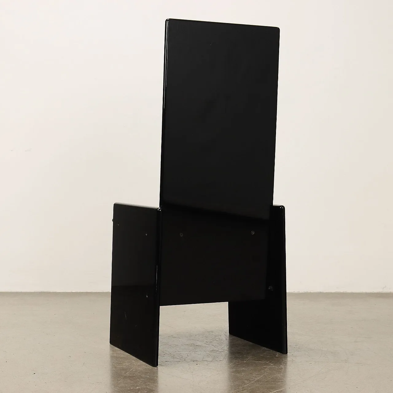 Sedia Kazuki di Kazuhide Takahama, '900 9