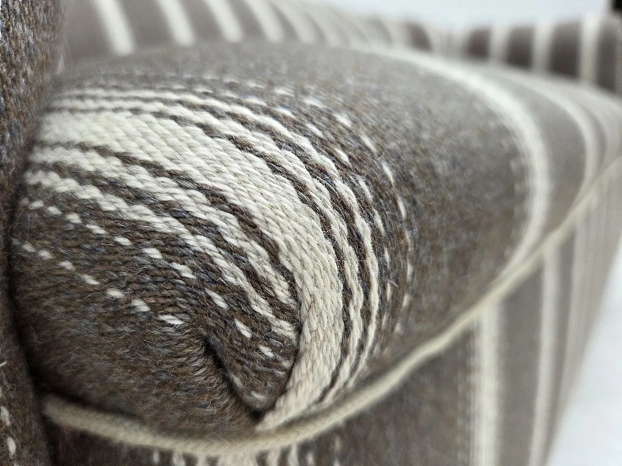 Divano danese a 2 posti in lana rigata, gambe in frassino, anni '50 7