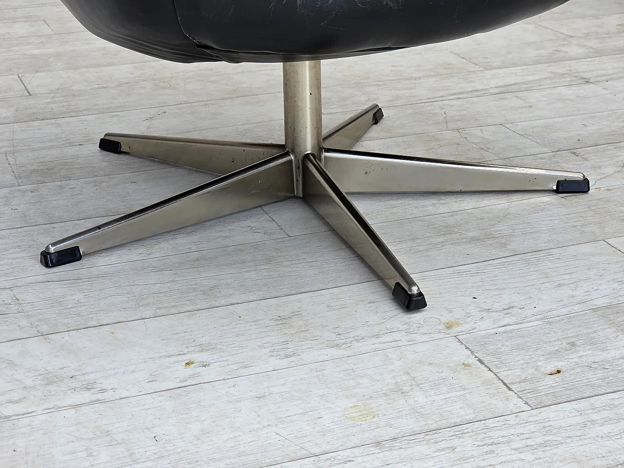 Danish swivel chair by H.W.Klein for Bramin Møbler, leather, 1970s 3