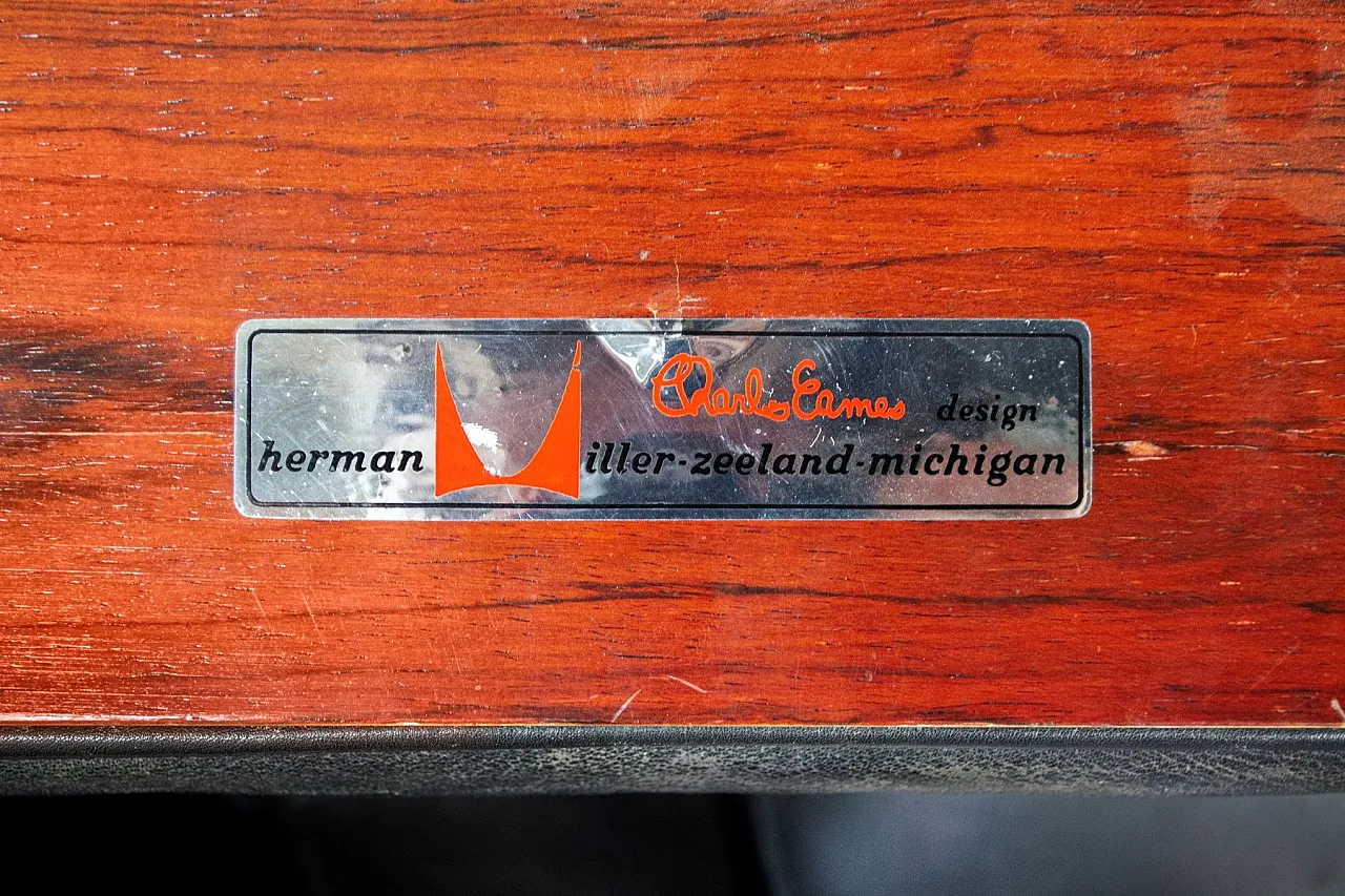 670 Poltrona con pouf di C.&R. Eames per Herman Miller, anni '70 5