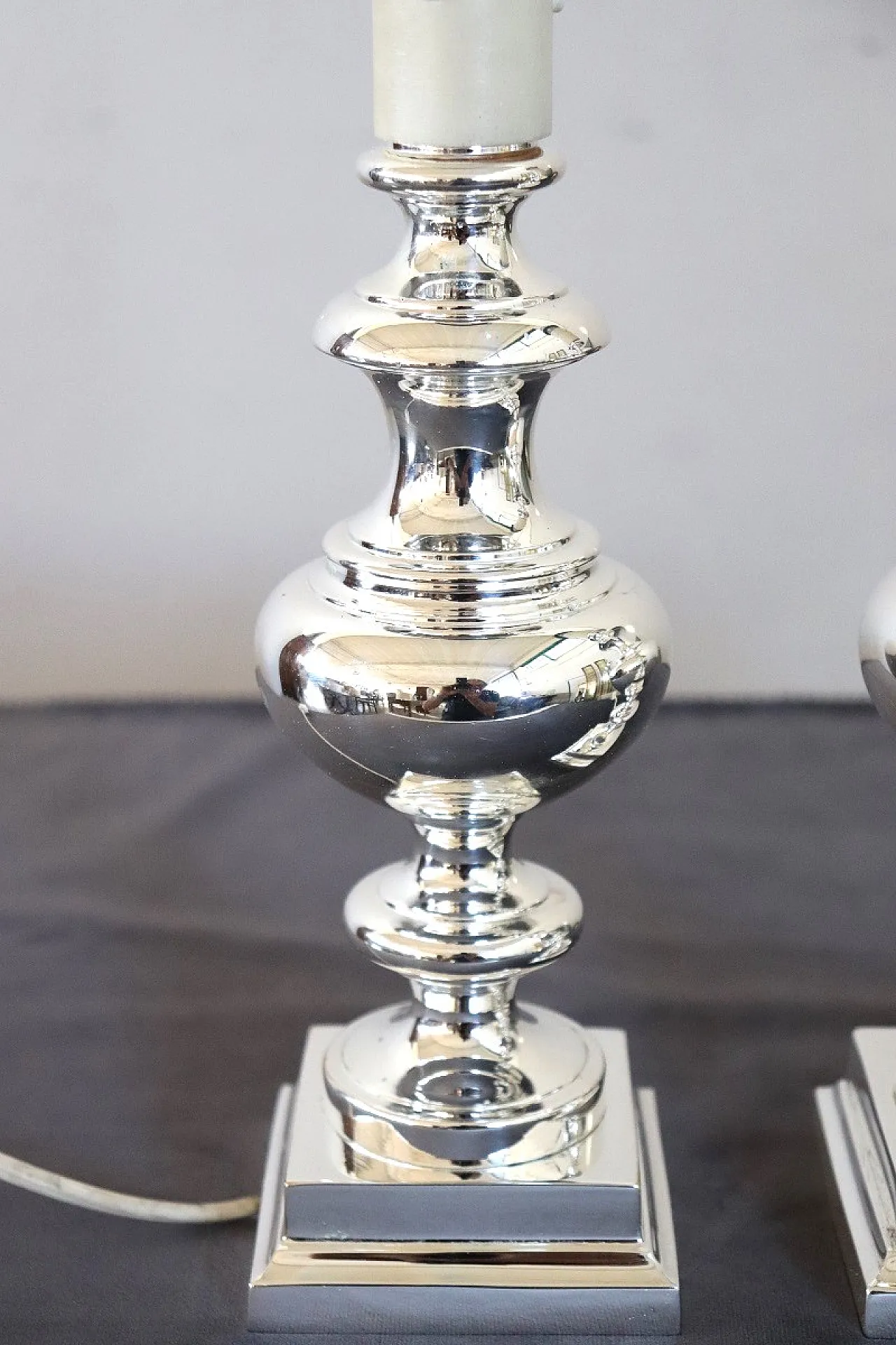 Coppia di abat-jour in metallo argentato, anni '70 3