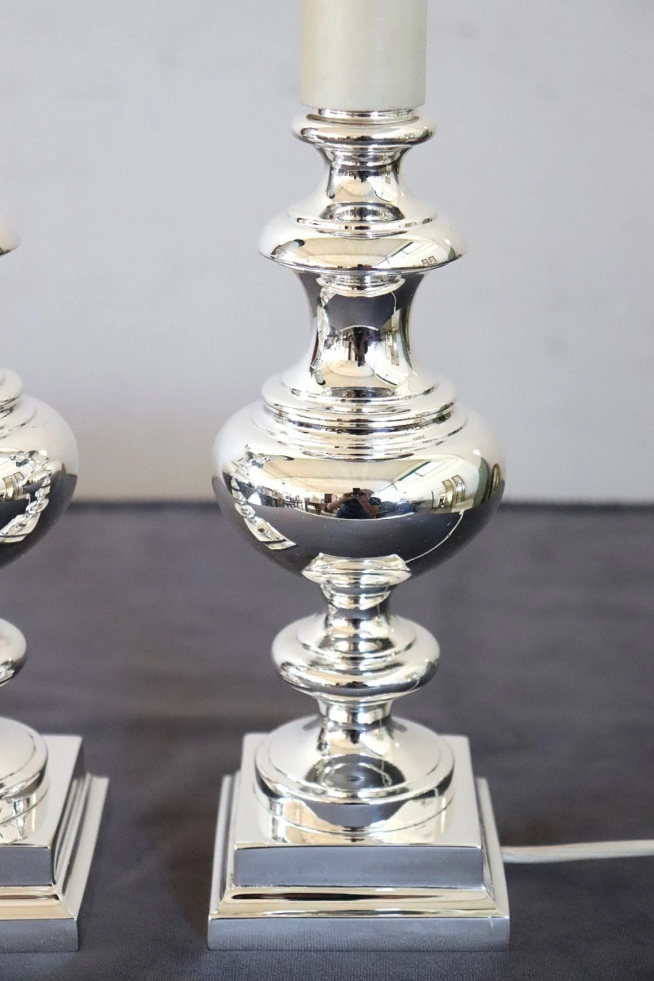 Coppia di abat-jour in metallo argentato, anni '70 4