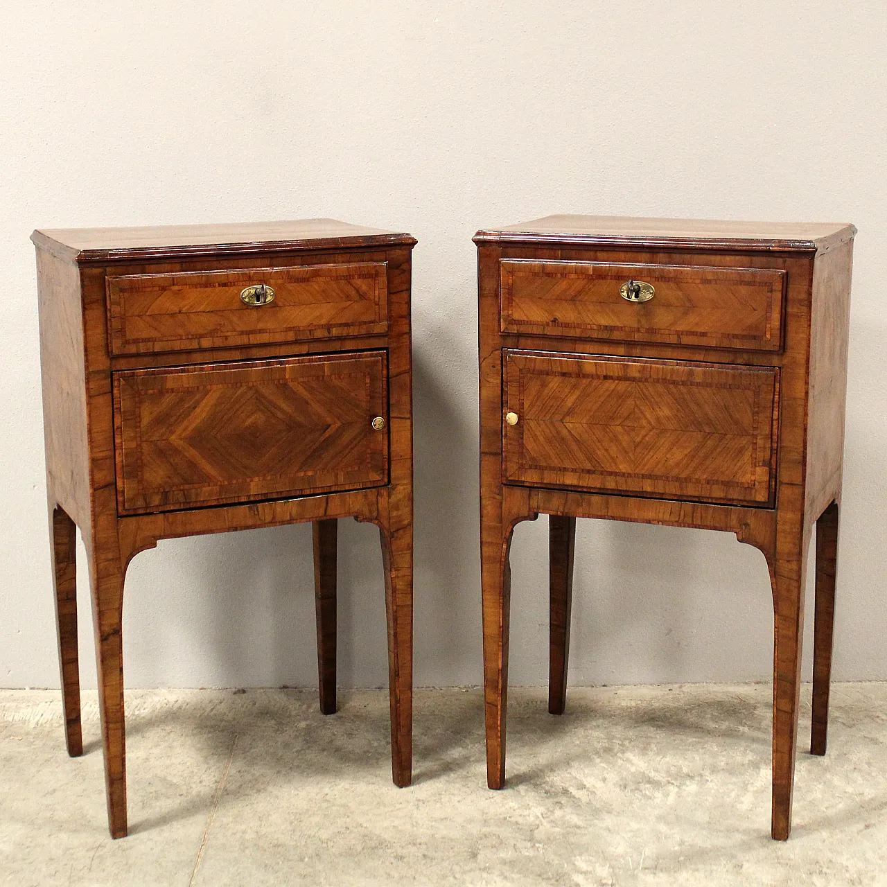 Coppia comodini Luigi XVI in ciliegio intarsiati '700 Italia 1