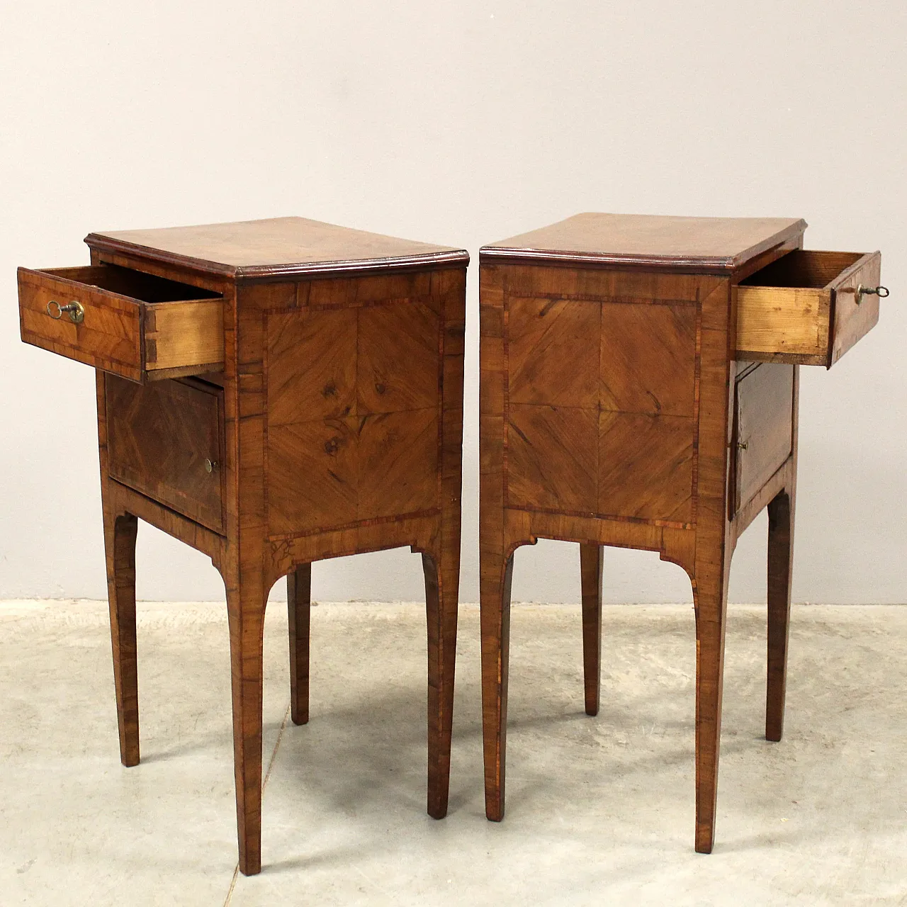 Coppia comodini Luigi XVI in ciliegio intarsiati '700 Italia 5