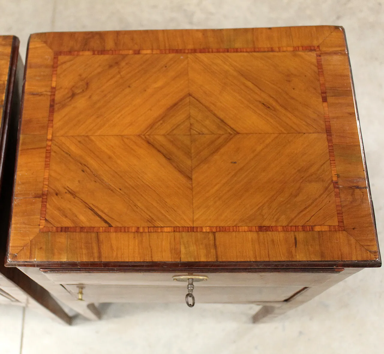 Coppia comodini Luigi XVI in ciliegio intarsiati '700 Italia 12