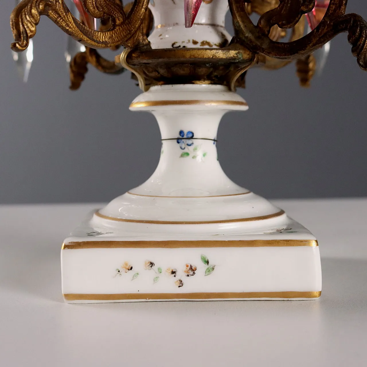 Ceramic table lamp with floral motifs, 19th century 9