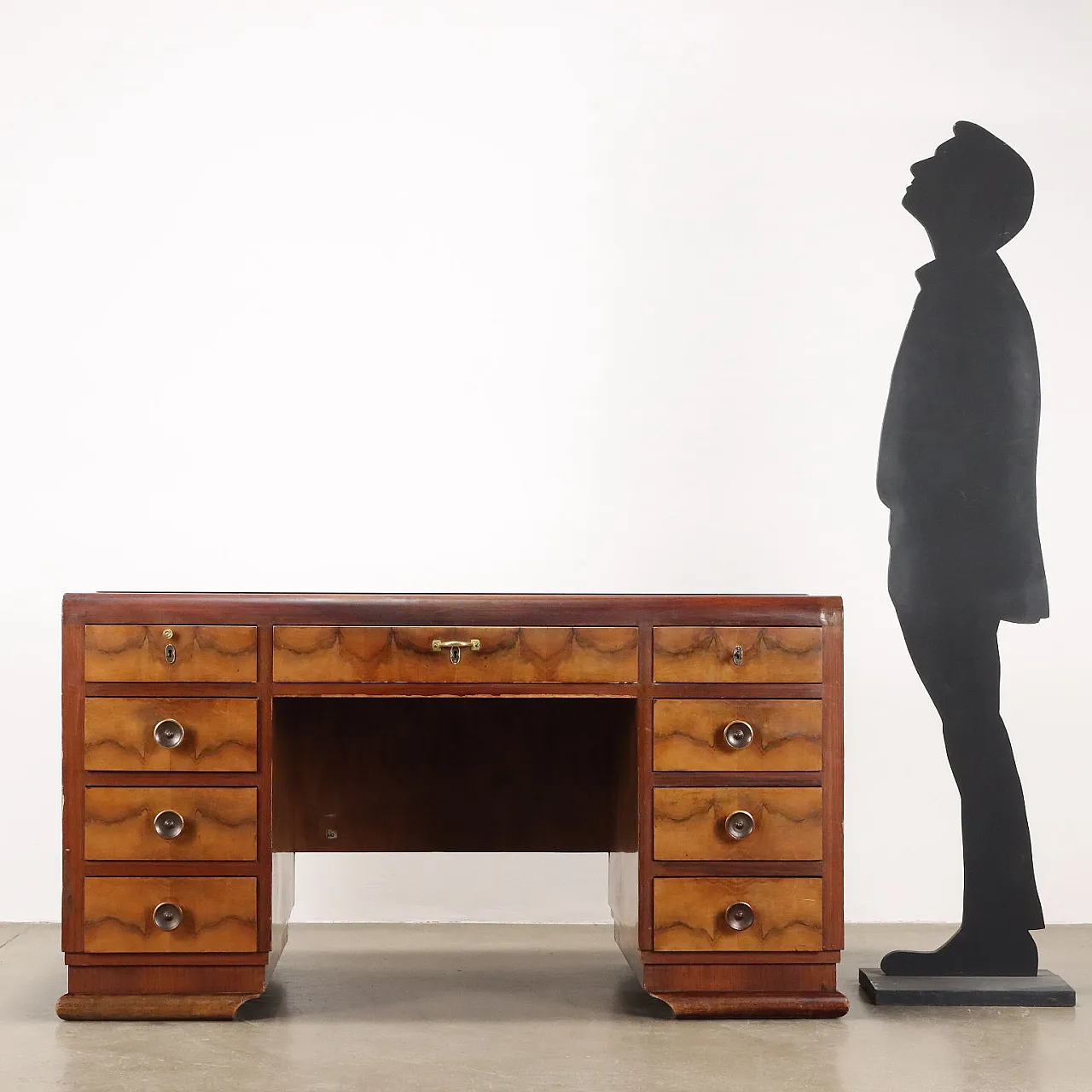 Executive desk in briarwood veneer, 1940s 2